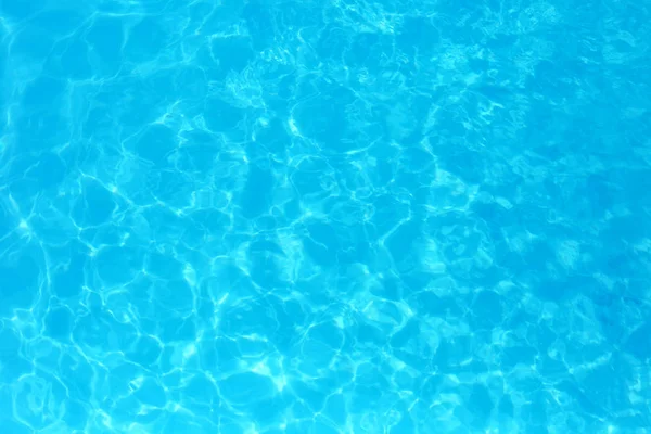 Agua de color azul en piscina ondulada detalle de agua backgroun —  Fotos de Stock
