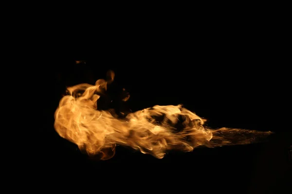 Φωτιά φλόγες σε μαύρο φόντο. — Φωτογραφία Αρχείου