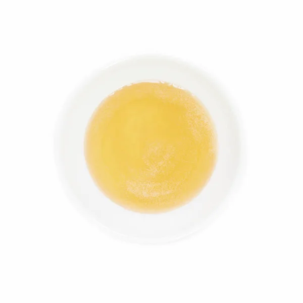 Branco copo de cerâmica mel isolado fundo branco . — Fotografia de Stock