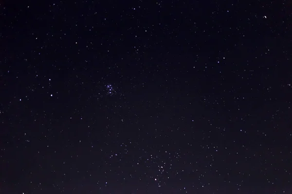 星の背景を持つ夕方の空 — ストック写真