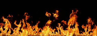 alevler siyah arkaplanda.