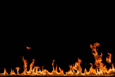 Siyah arka plan üzerinde Yangın alevlerin closeup.