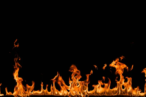 Llamas de fuego sobre fondo negro. — Foto de Stock