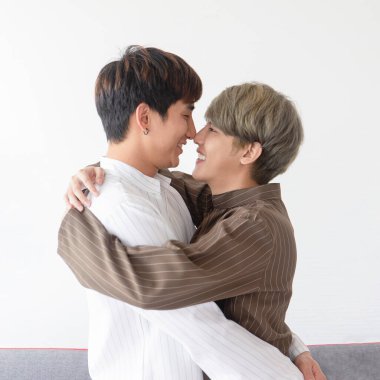 Erkekler Asyalı erkekleri sever Genç eşcinsel çiftler açık fikirli kavramları