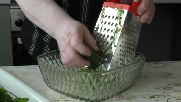 Μαγειρεύουν Προετοιμάζει Σαλάτα Λαχανικών Έννοια Υγιεινής Διατροφής — Αρχείο Βίντεο