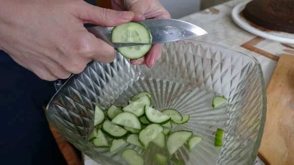 Cocinero Prepara Ensalada Vegetal Concepto Comida Saludable — Foto de Stock