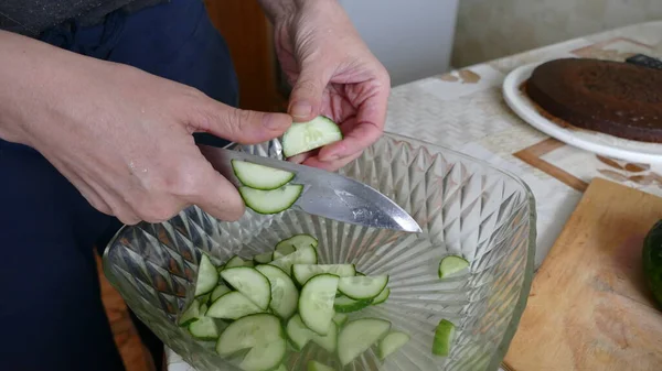 Cocinero Prepara Ensalada Vegetal Concepto Comida Saludable — Foto de Stock