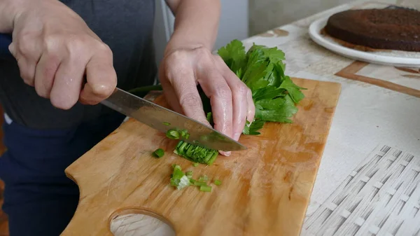 Cocinero Prepara Ensalada Vegetal Concepto Comida Saludable — Foto de Stock