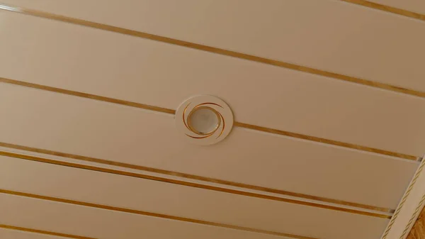 โคมไฟต งในแผงเพดาน — ภาพถ่ายสต็อก