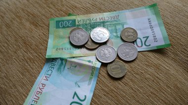 Çeşitli mezheplerden Rus parası