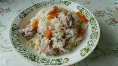 Tavuk ve sebzeli pilav.