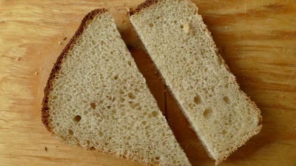 白いパンを片に切って — ストック写真