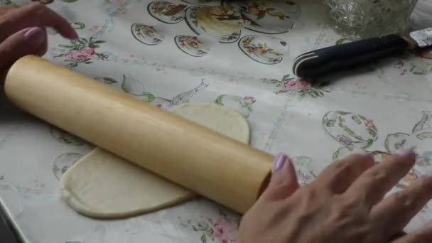 Cuochi Preparano Torte Con Riempitura — Video Stock