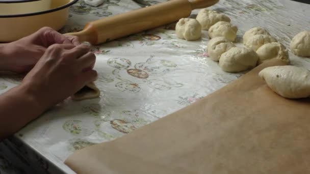 Cuochi Preparano Torte Con Riempitura — Video Stock