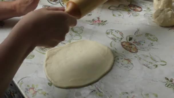 Cuochi Preparano Torte Con Riempitura — Video Stock