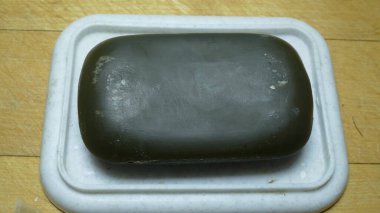 Bir parça katran sabunu.