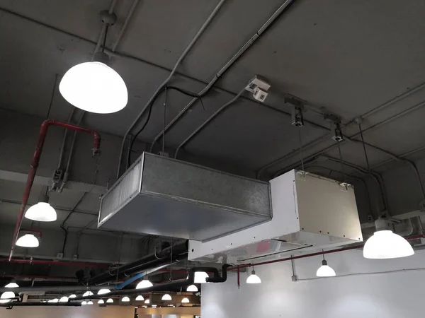 Hava teslim ünitesi nin veya Fan bobin ünitesinin Kanal ile montajı ve loft ofisinde Air Grille tedariki