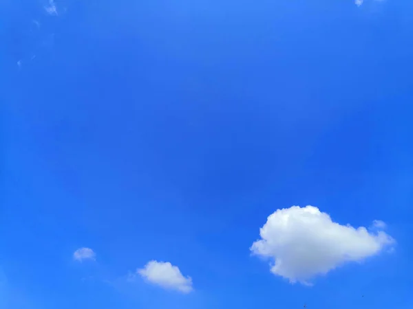 Céu Azul Com Branco Nuvens Suaves Céu Claro — Fotografia de Stock