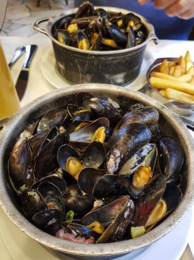 Demir bardaklar Ulusal geleneksel Belçikalı çanak midye