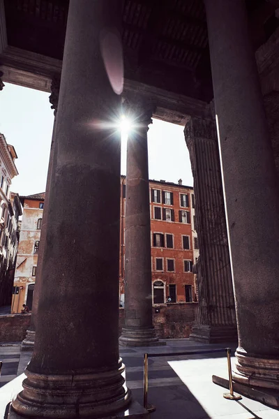 Пантеон в Риме с другой точки зрения — стоковое фото