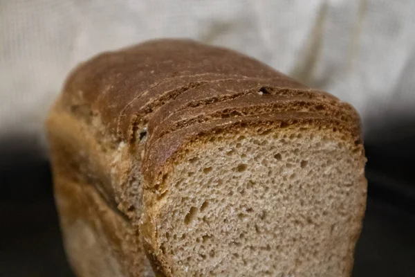 Ciemny Chleb Jedzenie Blisko Widok Zdrowe Pełnoziarniste Jeść Duży Yammy — Zdjęcie stockowe