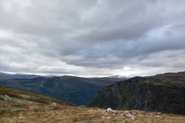 Berg Epischen Wolken Blick Herbst Norwegen Landschaft Reise Tindevegen Dramatische — Stockfoto