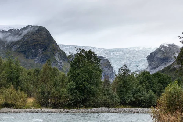 Vista Sul Ghiacciaio Dalla Panchina Del Fiume Foresta Pietre Acqua — Foto Stock