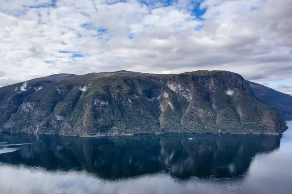 Pohled Stegastein Hlediska Norsko Aurlandsfjord Fjord Příroda Hory Modrá Krajina — Stock fotografie