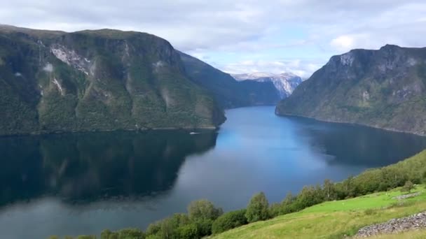 Uitzicht Vanaf Stegastein Uitkijkpunt Noorwegen Aurlandsfjord Fjord Natuur Bergen Blauw — Stockvideo