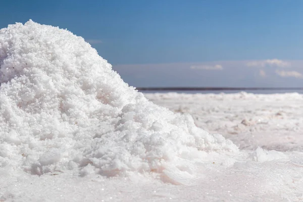 White Salt Bunch Close Shining Coast Salt Lake Blurred Blue — Stock Photo, Image