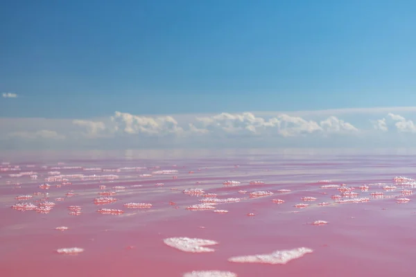 Pembe Tuz Gölü Yüzeyine Yakın Çekim Mavi Gökyüzü Manzaralı Sihirli — Stok fotoğraf