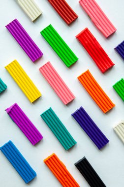 Çok renkli plastik. Desen. Dikey. Üstte görüntü