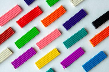 Çok renkli plastik. Desen. Yatay. Üstte görüntü