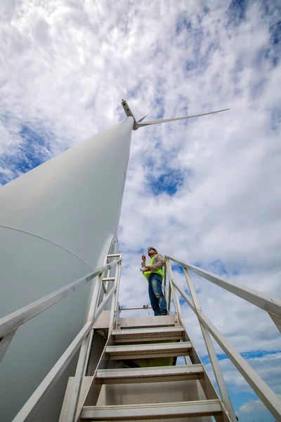 Engineer Worker Wind Turbine Power Station Construction Site — Stock Photo, Image