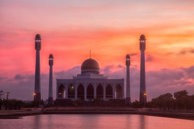 Güneş battıktan sonra Songkhla Centreal Camii.