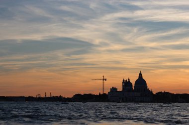 Venedik mimarisinde gün batımı