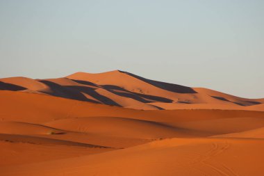 Erg Chebbi Çölünde kum tepeleri