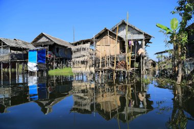 Myanmar 'daki Inle Gölü' ndeki balıkçıların ayaklıkları