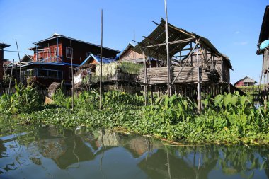 Myanmar 'daki Inle Gölü' ndeki balıkçıların ayaklıkları