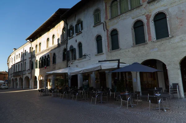 Italy, The splendid buildings of Corso Vittorio in Pordenone — Stock Photo, Image