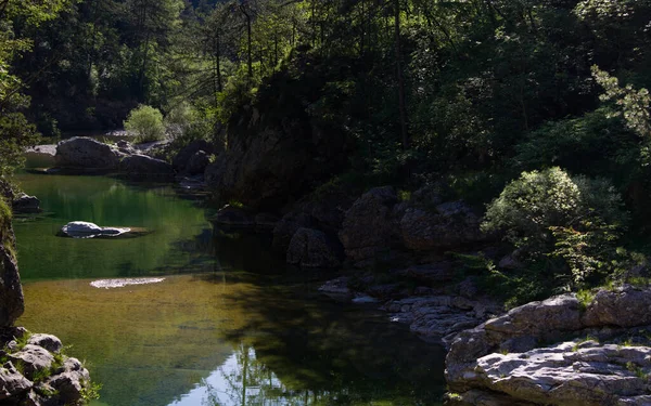 De Emerald Pools, een van de mooiste natuurlijke zwembaden in Italië — Stockfoto