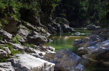 Zümrüt Havuzları, İtalya 'nın en güzel doğal havuzları arasındadır.