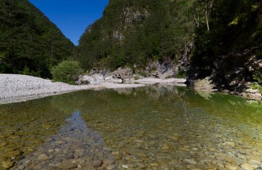 Zümrüt Havuzları, İtalya 'nın en güzel doğal havuzları arasındadır.