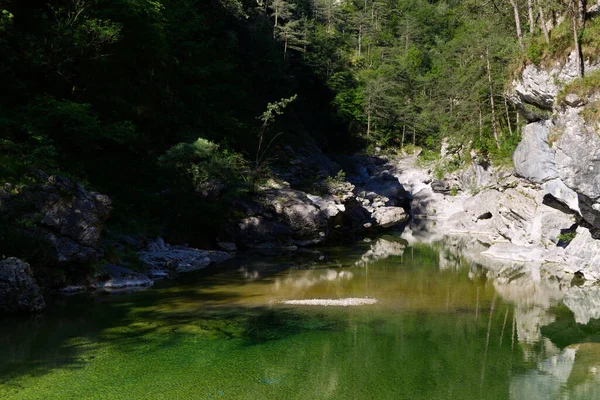 Le Piscine dello Smeraldo, tra le più belle piscine naturali d'Italia — Foto Stock