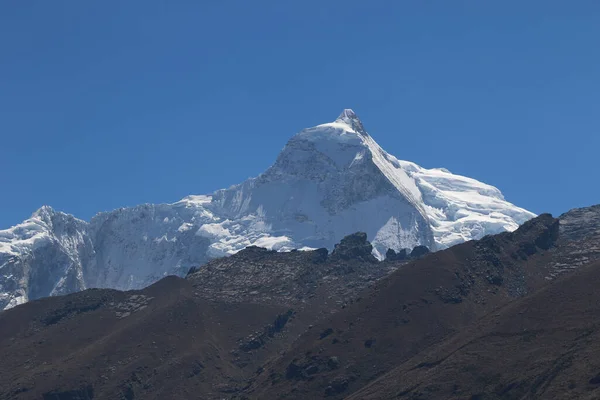 Peru 'daki Huascaran dağının güzel manzarası. — Stok fotoğraf