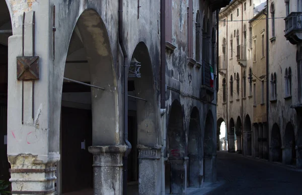 Italia, Vittorio Veneto, vista detallada del barrio de Serravalle — Foto de Stock