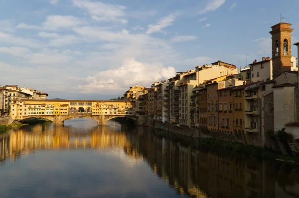 フィレンツェのアルノ川の風景 — ストック写真