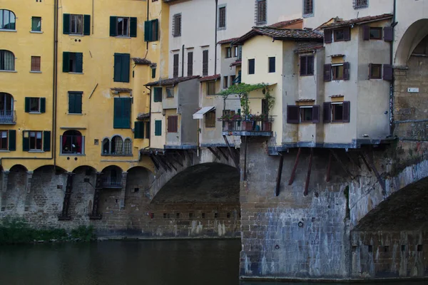 フィレンツェの美しいポンテ・ヴェッキオの詳細 — ストック写真