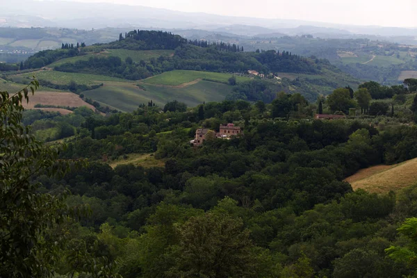 Vista del paisaje toscano desde el pueblo de San Gimignano — Foto de Stock