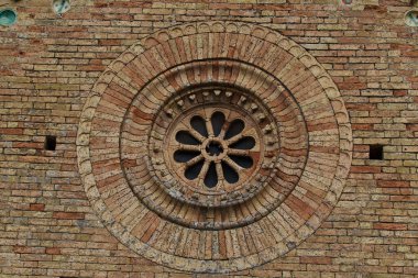 San Gimignano 'daki antik San Jacopo Kilisesi' nin cephesi